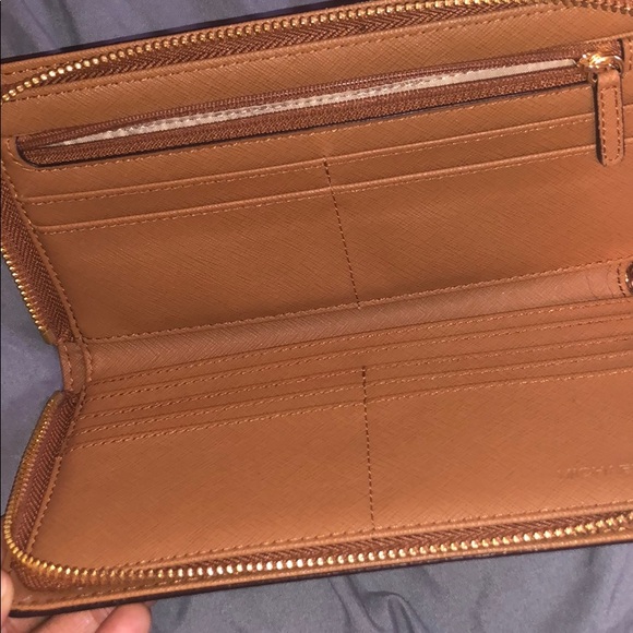 Michael Kors wallet - Picture 2 of 2